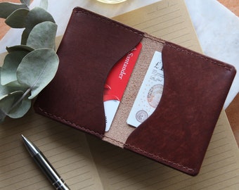 Compact leather bifold wallet