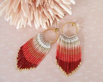 boucles d'oreilles à franges pêche rouge bordeaux et anneau en acier doré