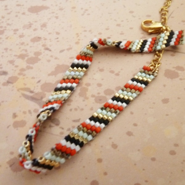 bracelet tissé motif rayures avec perles noir doré rouge taupe et vert d'eau, bohème chic