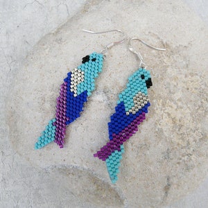 Boucles d'oreilles tissées perroquet bleu, animal bohème chic image 2