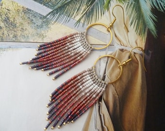Burgundy pink fringed earrings in gradient and gold steel ring, Boho Boho Chic inspiration