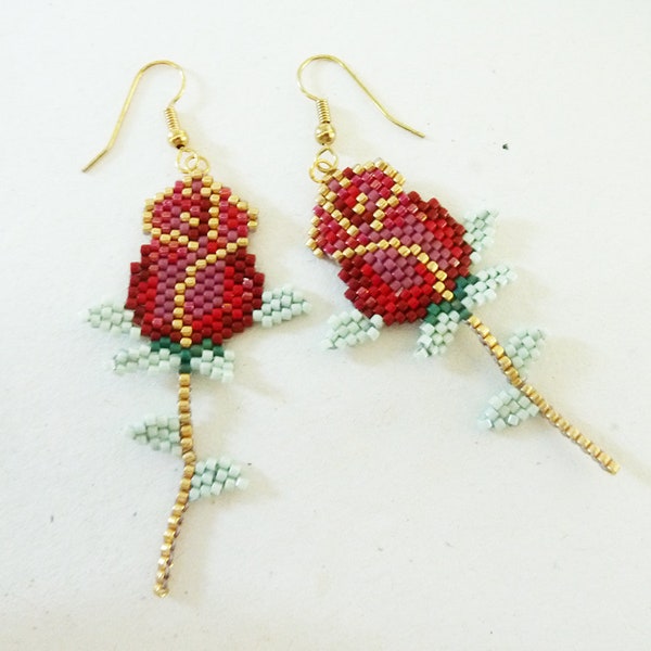 boucles d'oreilles tissées rose rouge