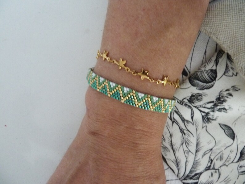 duo armband geweven groen en sterren in goudkleurig staal, boho chic met miyuki parels goudgroen, chique combo afbeelding 2