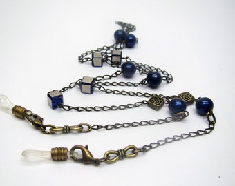 Chaine de lunettes femme en laiton et perles magiques bleues, idée cadeau femme unique et original
