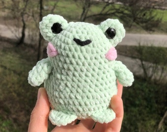 Frog plush chibi crochet toy - cute gift for friend