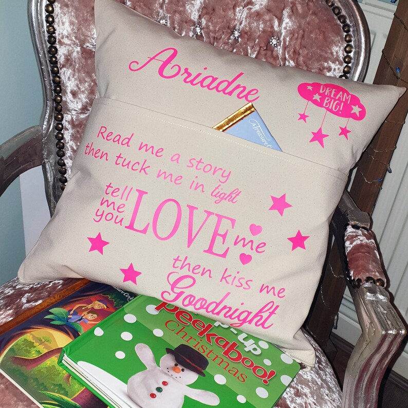 Personalized Reading Cushion Cover: Kids Book Pocket, Nursery Decor bild 4