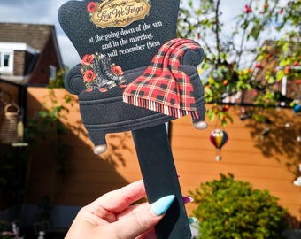 Personalised Poppy Remembrance Day Armchair Grave Stake, Lest We Forget 11th November Solder memorial Plaque, In Loving Memory Decoration