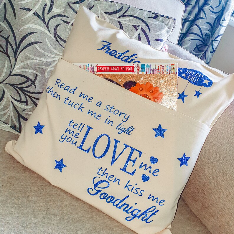 Personalized Reading Cushion Cover: Kids Book Pocket, Nursery Decor bild 1