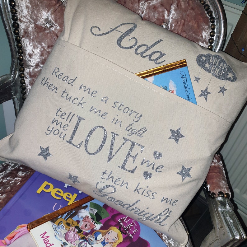 Personalized Reading Cushion Cover: Kids Book Pocket, Nursery Decor bild 5