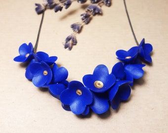 Complete Camellia necklace in blue