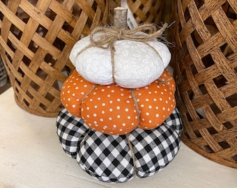 Farmhouse Stacked Pumpkins