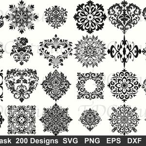 Può includere: Una collezione di 200 disegni damascati neri in varie forme, tra cui motivi floreali e geometrici. I disegni sono visualizzati su sfondo bianco, con il testo "Damask 200 Designs SVG PNG EPS DXF PDF" in basso.