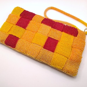 Perlen gelb rote Tasche Geldbörse Häkelarbeit Portemonnaie Geldgeschenk Idee gestrickte Rocailles Münze Geldbörse
