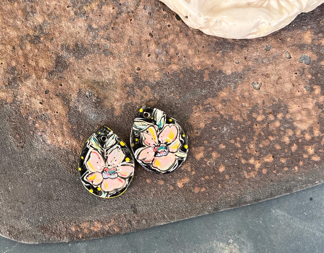DIYEAH Lot De 48 Pendentifs Chat Colorés En Céramique - Breloques Pour Bijoux Et Décoration