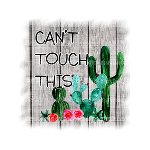 Puede incluir: Una ilustración de acuarela de un cactus con el texto "Can't Touch This" sobre un fondo de madera. El cactus es verde con flores rojas y está rodeado de cactus más pequeños.