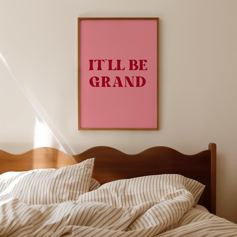Lámina con dicho irlandés, frase "It'll Be Grand", arte de pared rosa y rojo, lámina tipográfica, póster de Irlanda, humor irlandés divertido, decoración de cocina imagen 3