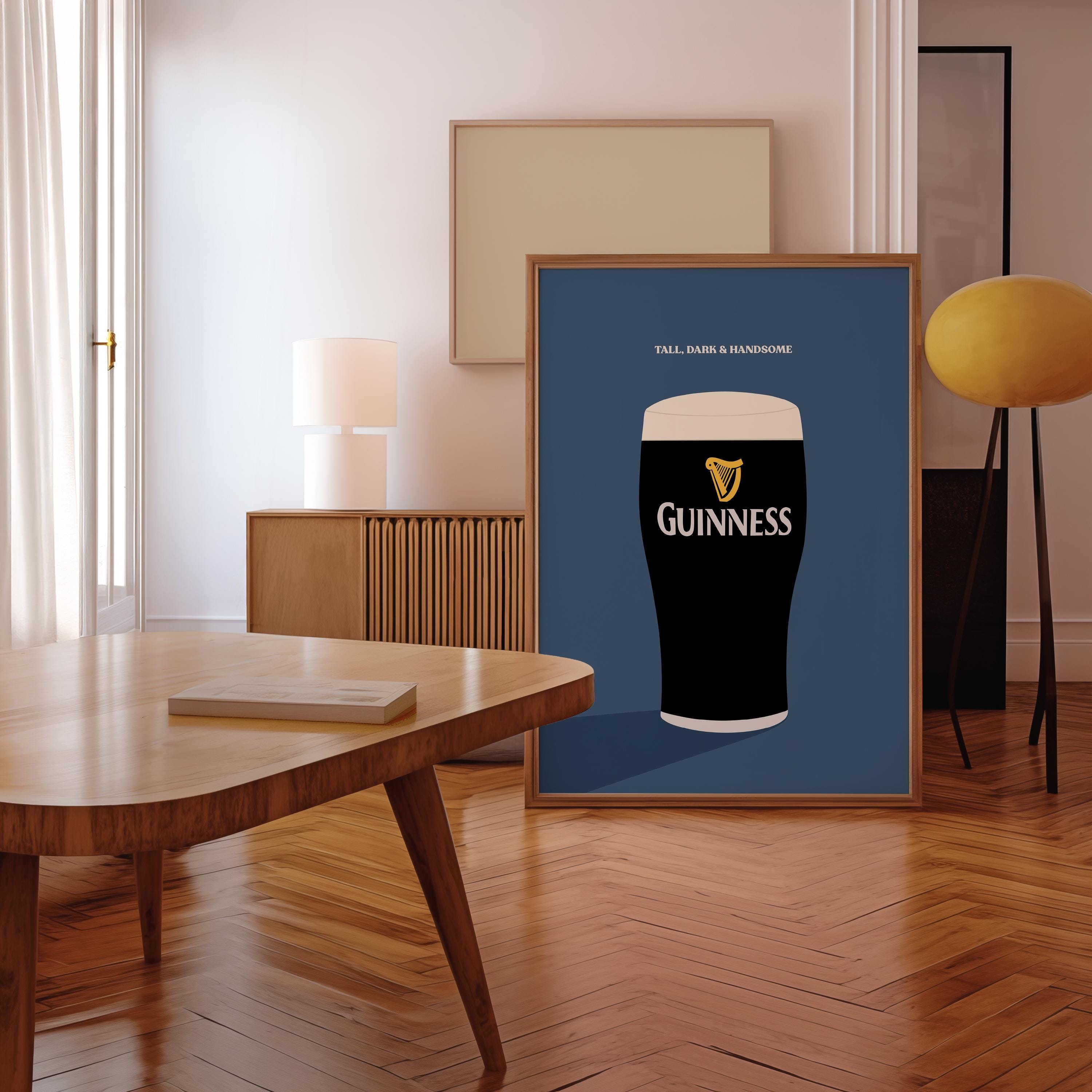 ギネスのイラスト入りネイビープリント、背が高くてダークでハンサムな