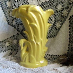 McCoy art pottery swan vase, art deco, iconic McCoy design, yellow, tall and graceful 1930's vintage great condition, collectible