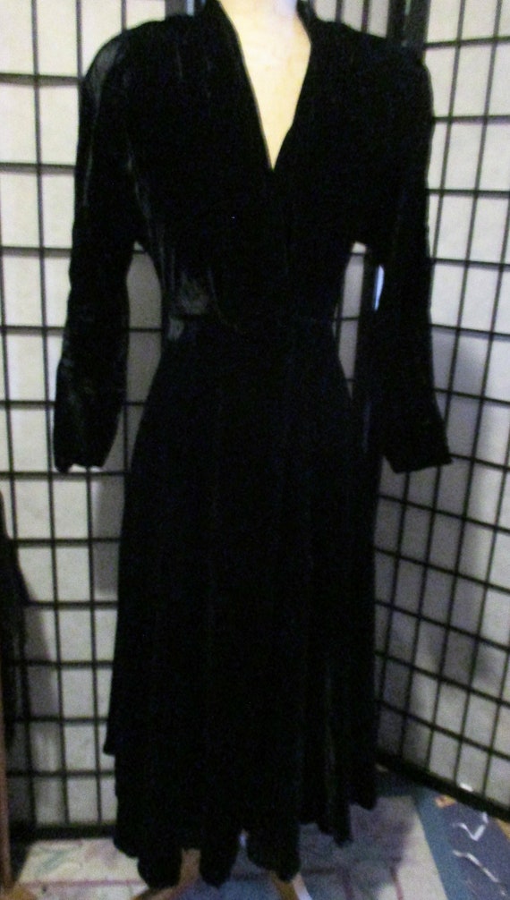 1940's black velvet robe/dress, rayon velveteen, … - image 2