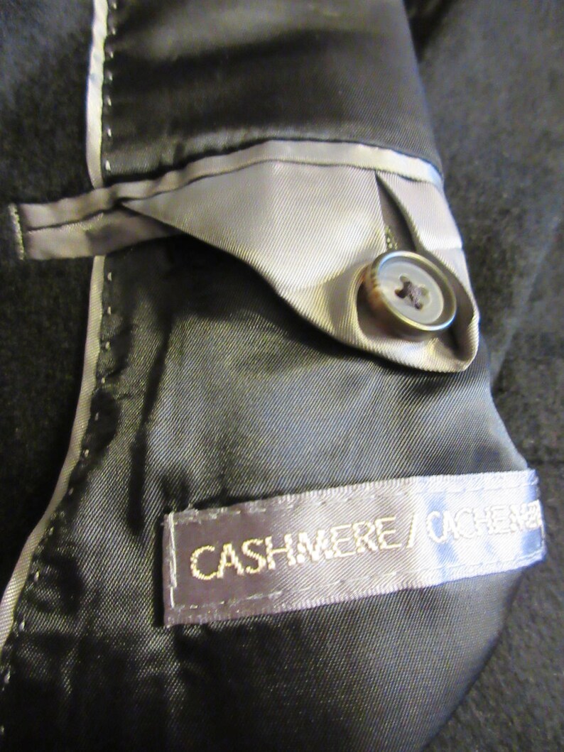 two button front gorgeous soft all cashmere men/'s blazer two flap back 4 button cuff excellent condition,size 46 beautiful tailoring