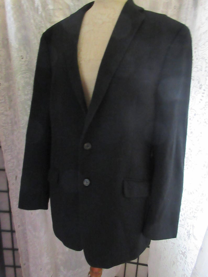 two button front gorgeous soft all cashmere men/'s blazer two flap back 4 button cuff excellent condition,size 46 beautiful tailoring