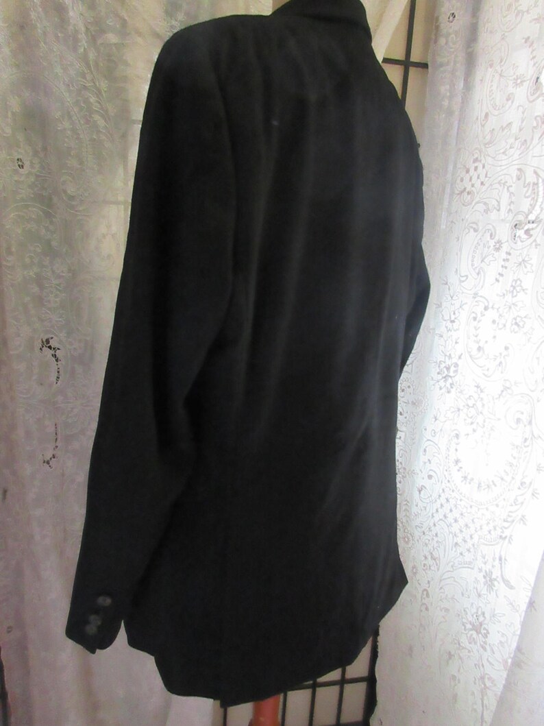 two button front gorgeous soft all cashmere men/'s blazer two flap back 4 button cuff excellent condition,size 46 beautiful tailoring