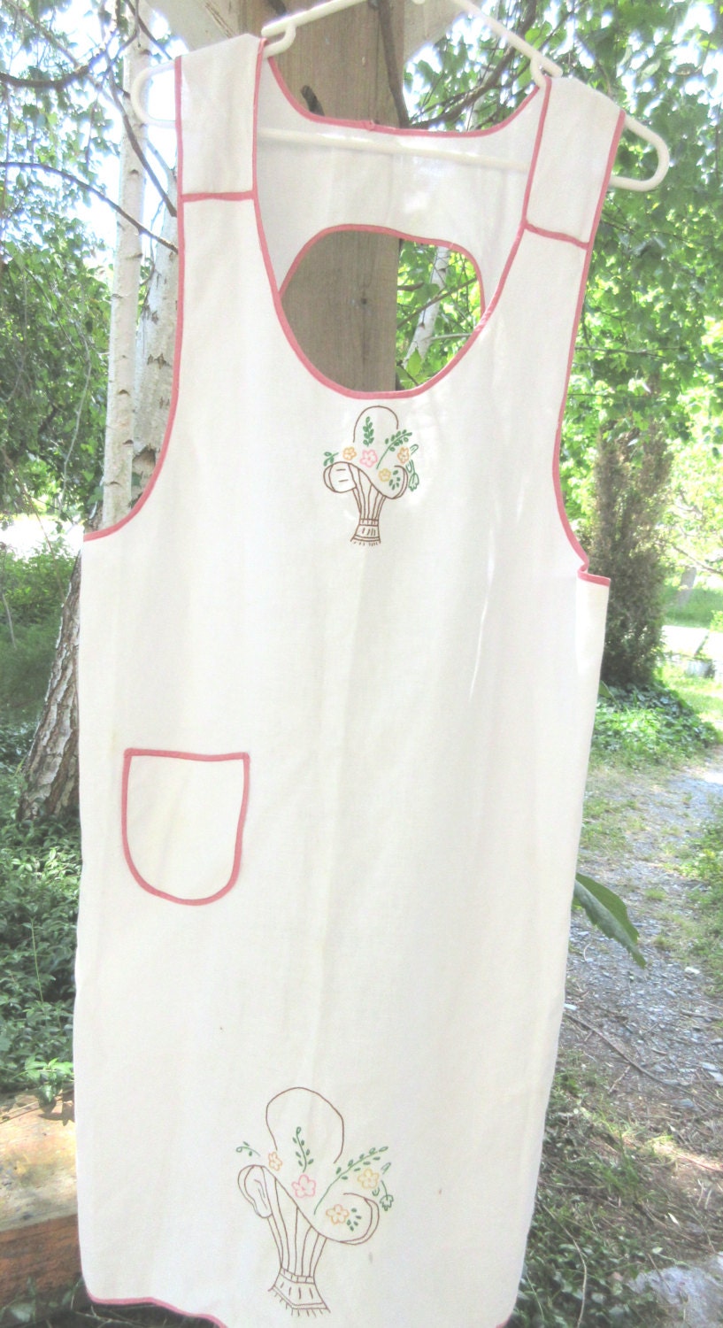 1940's Hand Embroidered, Hand Made Linen Apron, Full Sized, White