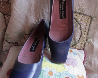 deep purple leather pumps, Etienne Aigner, 80's vintage, squared toe, unusual heel, classy and classic, designer shoes, made in Spain