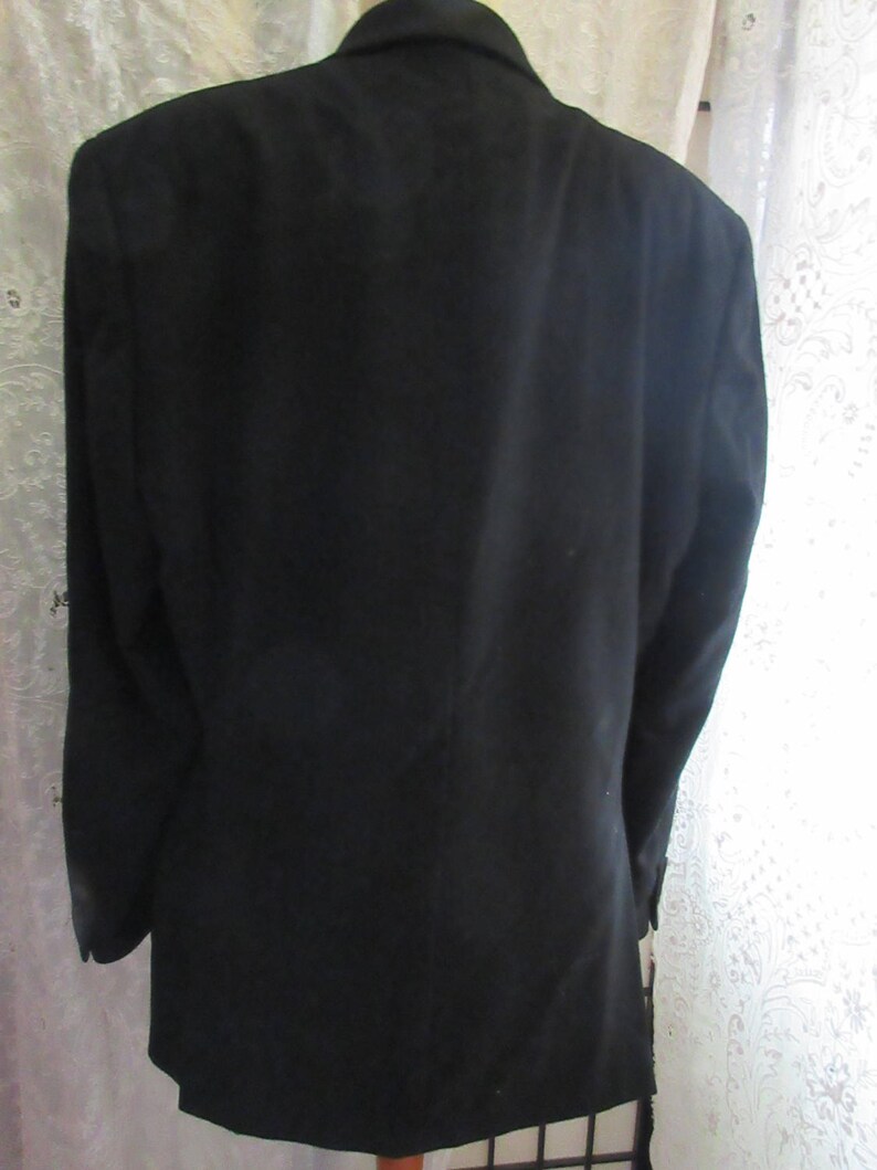 two button front gorgeous soft all cashmere men/'s blazer two flap back 4 button cuff excellent condition,size 46 beautiful tailoring