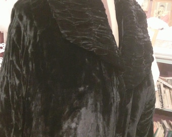 1920's/30s silk velvet opera coat, art deco style, gathered, silk lined, bell sleeved, knee length, great condition, historical, collectible