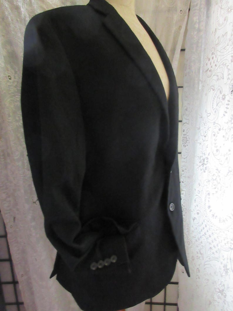 two button front gorgeous soft all cashmere men/'s blazer two flap back 4 button cuff excellent condition,size 46 beautiful tailoring