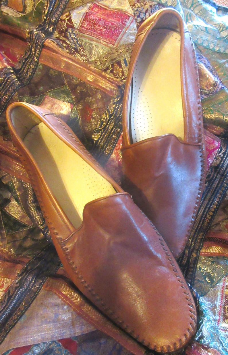 work or play hand stitching,leather soles medium brown classic men/'s handmade leather loafers excellent condition classy size 11.5 M