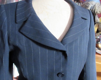 90&#39;s designer women&#39;s power suit, professional look, executive, Tahari , black/beige, size 8 petite, excellent condition, knee length