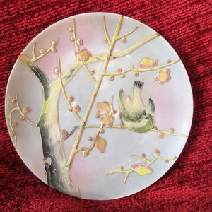 handgeschilderde plaat met vogel op boom, moriage details, Aziatische styling, 50&#39;s vintage, Shaffordware, Japan, hangbaar, uitstekende staat