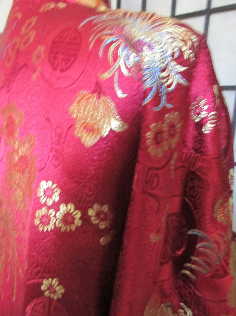 knee length classic made in China gold chrysanthemums oriental excellent condition 1950s vintage red silk brocade robe front pockets