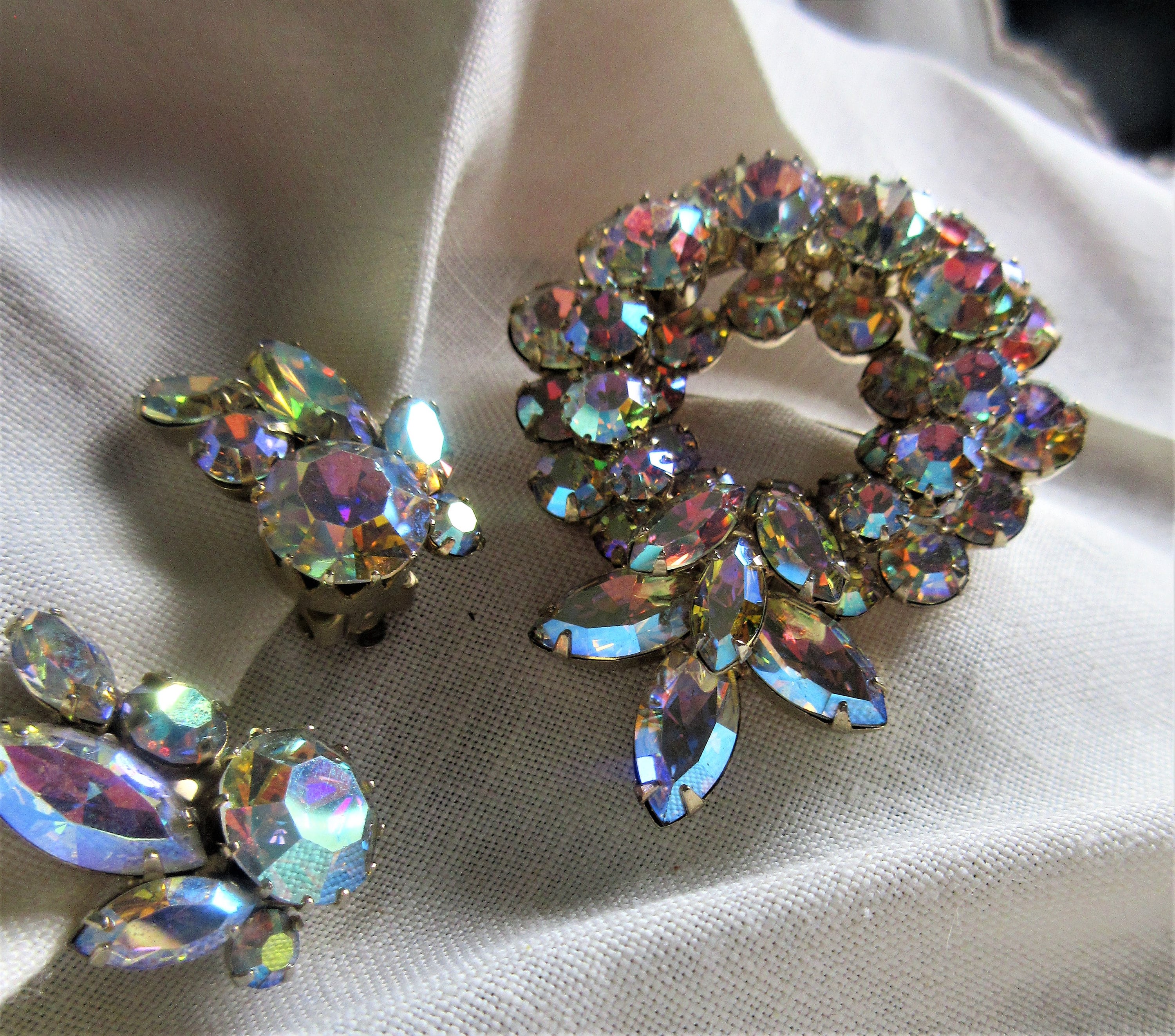 Sherman brooch deals