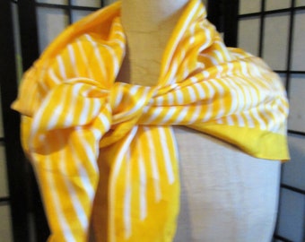 square yellow and white silk scarf, sunburst design, excellent condition