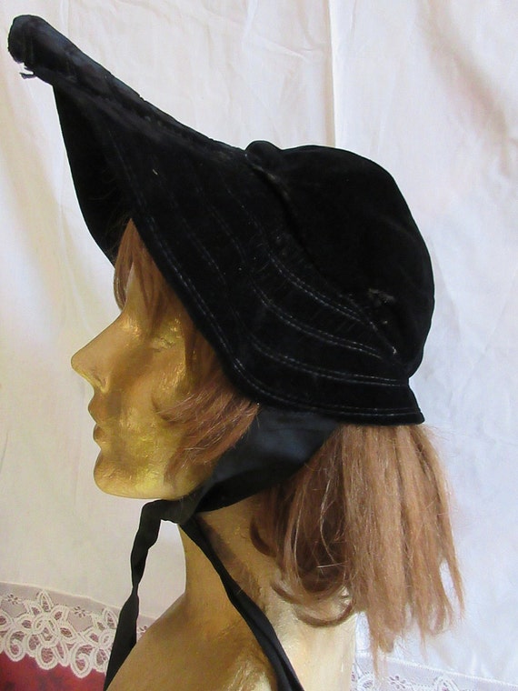 Victorian hat, bonnet, simple wide brimmed bonnet