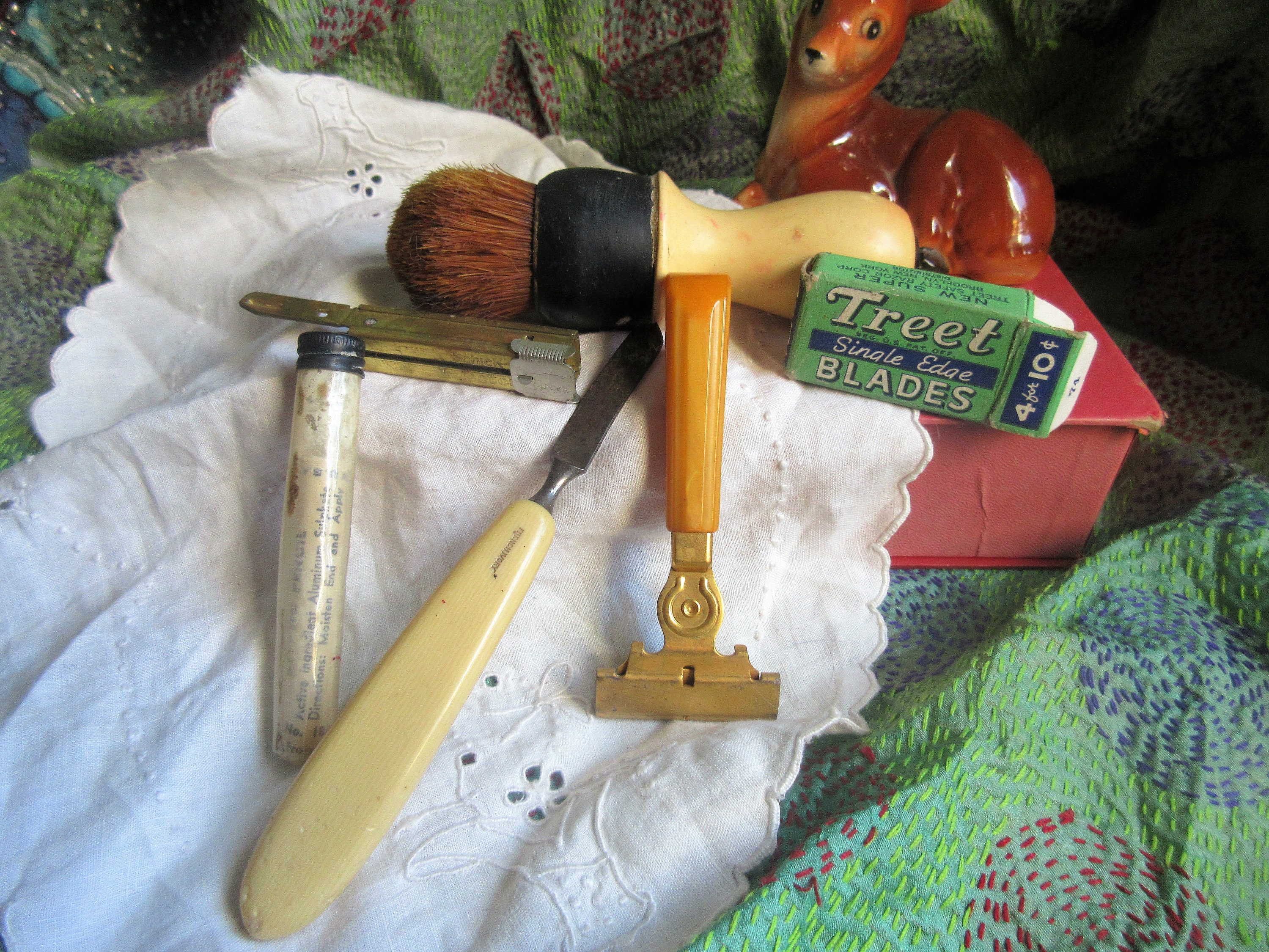 Collection of 1930's Art Deco Shaving Gear Bakelite Handles, Razor ...