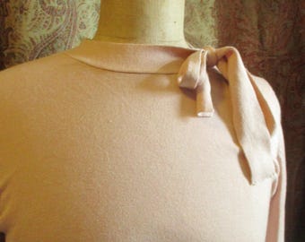pale pink silk knit sweater, small neckline tie, Adrianna Papell, designer quality, figure flattering, preppy, executive, country club, 90s