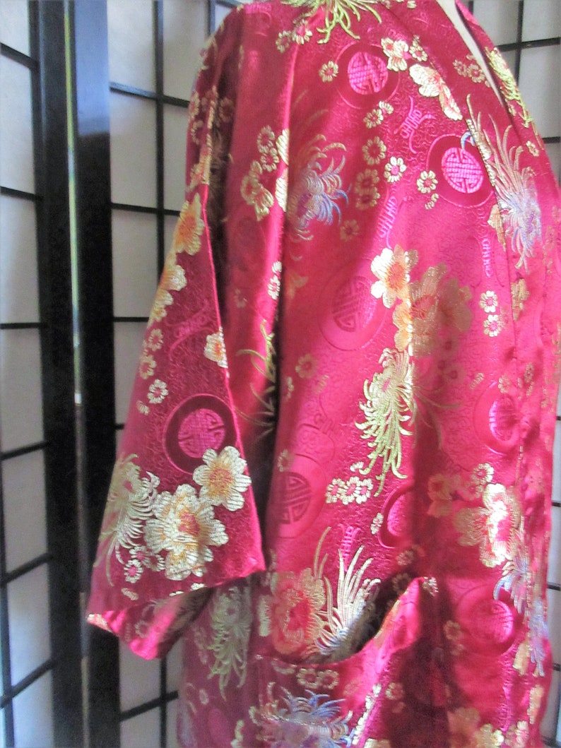 knee length classic made in China gold chrysanthemums oriental excellent condition 1950s vintage red silk brocade robe front pockets