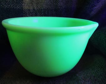 miska pomiarowa z nieprzezroczystego szkła uranowego w stylu art déco, szkło kremowe, świecąca w promieniach UV, lata 30. XX wieku, rzadki okaz, doskonały stan, bardzo kolekcjonerska