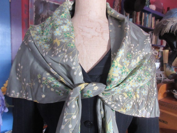 silk shawl, scarf, triangular, grey silk with whi… - image 3