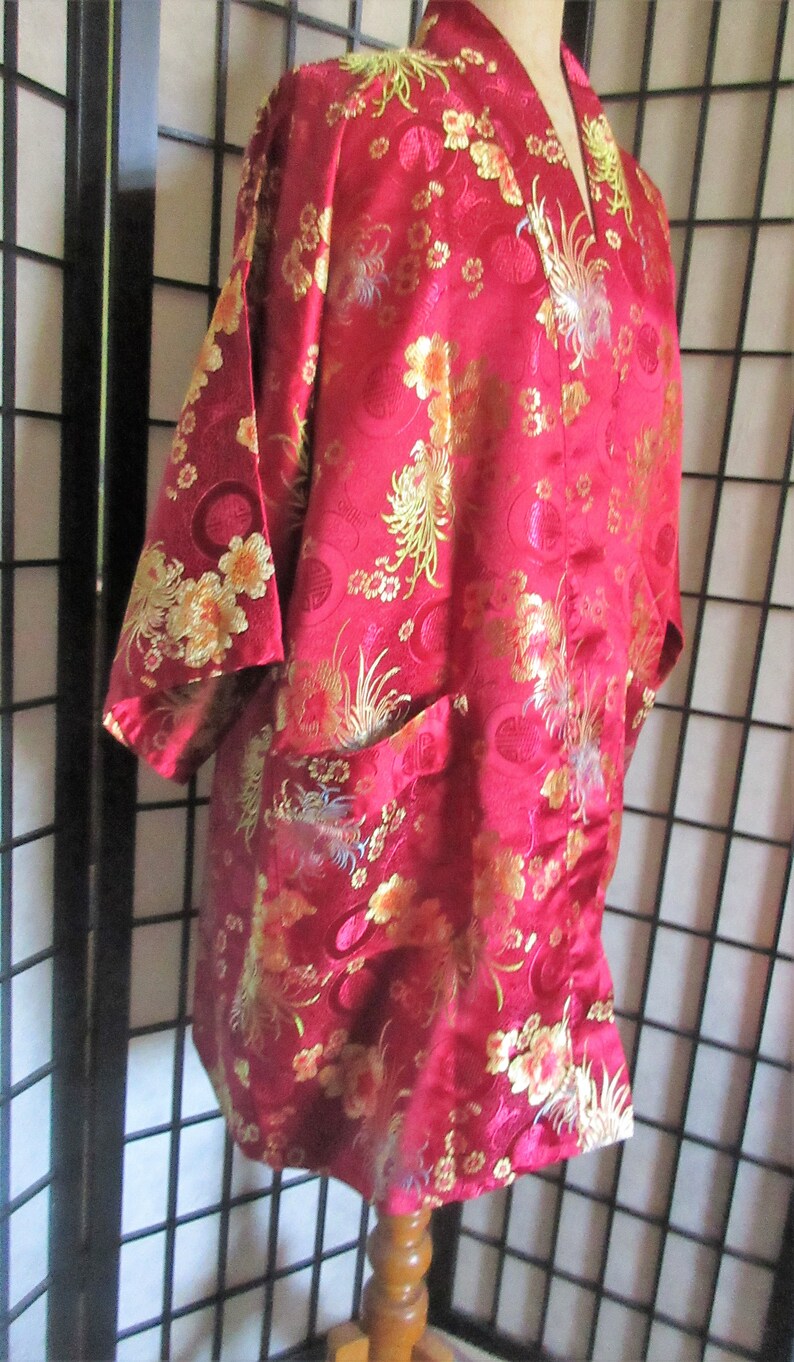 knee length classic made in China gold chrysanthemums oriental excellent condition 1950s vintage red silk brocade robe front pockets