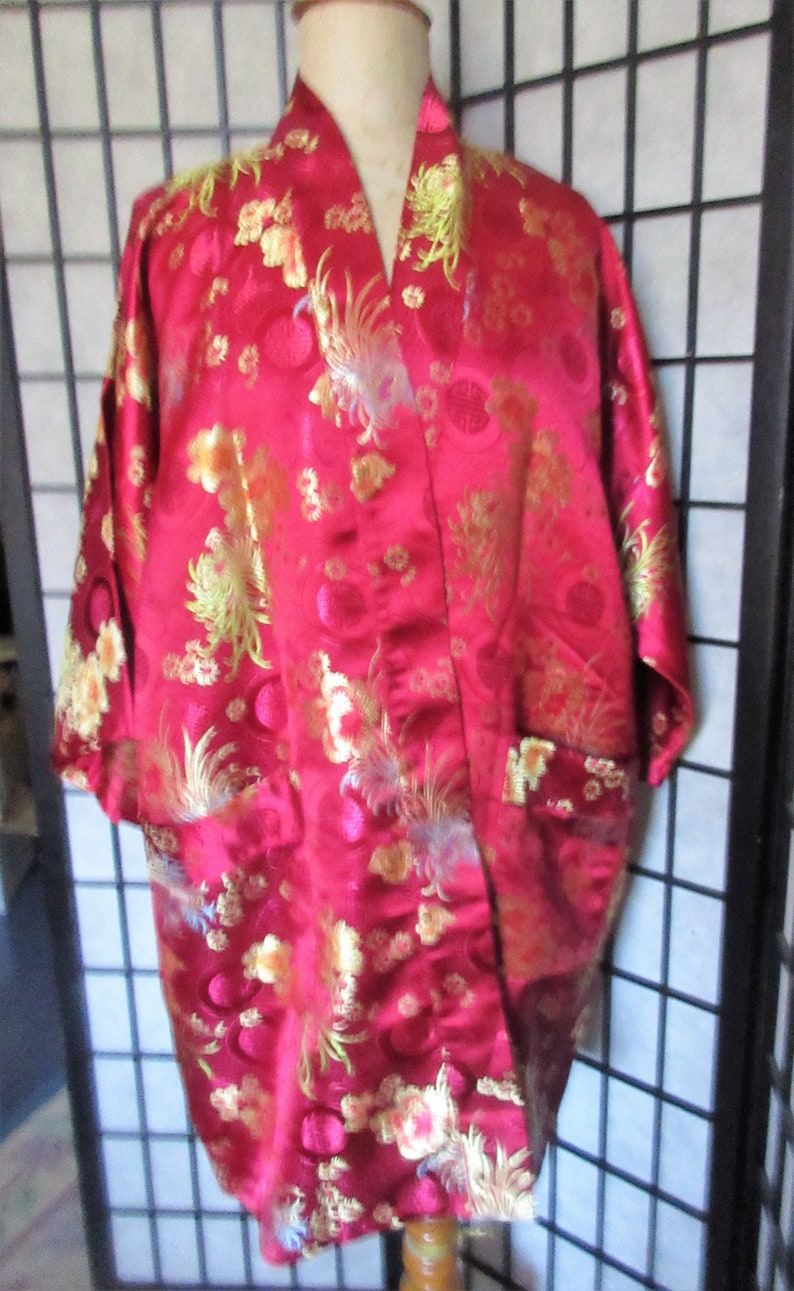 knee length classic made in China gold chrysanthemums oriental excellent condition 1950s vintage red silk brocade robe front pockets
