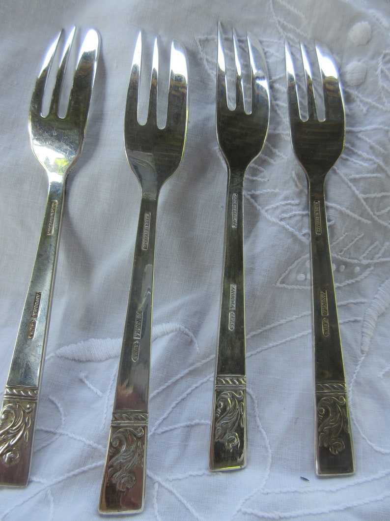 Set of 4 silver plated salad/pastry forks 3 tines wider left Etsy