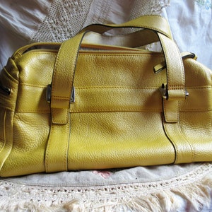 fabulous yellow leather handbag, Kenneth Cole, shoulder bag, side pockets, excellent condition, high quality