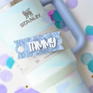 パステル スタンレー ネームプレート クール セレーン ブラシ ストローク 蓋トッパー カップアクセサリー タンブラー用パーソナライズタグ 40 30 20 オンス 娘へのギフト