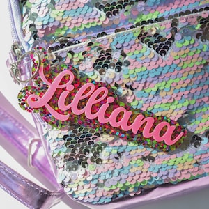 Nom personnalisé porte-clés sac à dos en acrylique étiquette nominative paillettes Rainbown enfants filles maternelle boîte à lunch tag garderie préscolaire retour à l'école