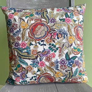 Vintage Floral pillow cover,  English Cottage Floral pillow Accent pillow  18x18&#39; pillow  sofa pillow Chair pillow  Custom Orders Welcome!